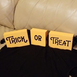 🎃Halloween Trick or Treat Wooden Decoration!